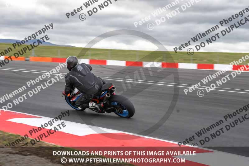 cadwell no limits trackday;cadwell park;cadwell park photographs;cadwell trackday photographs;enduro digital images;event digital images;eventdigitalimages;navarra;no limits trackdays;peter wileman photography;racing digital images;trackday digital images;trackday photos